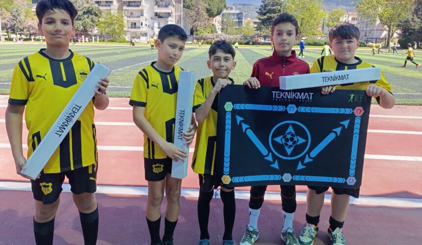 SELÇUK GENÇLİK FUTBOL OKULU1-min Teknikmat Artık Selçuk Gençlik Futbol Okulu’nda!